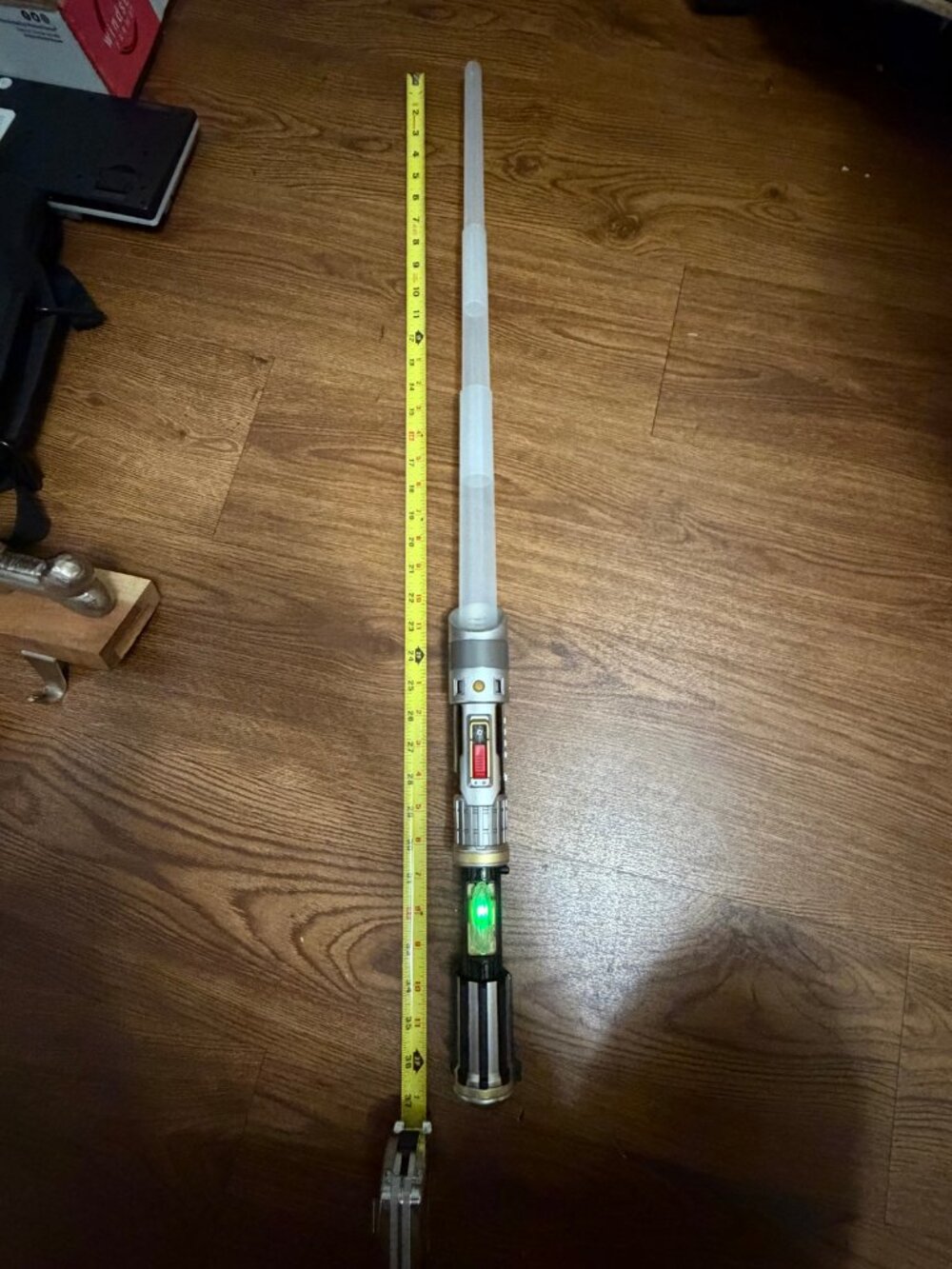 Hasbro Star Wars BladeBuilders Jedi Lightsaber, Color-Changing LED